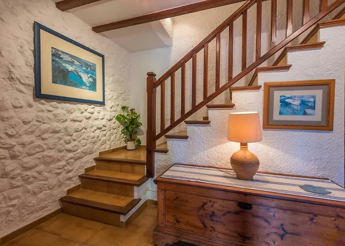 Cuixach - Stone Mallorcan In * Pollença